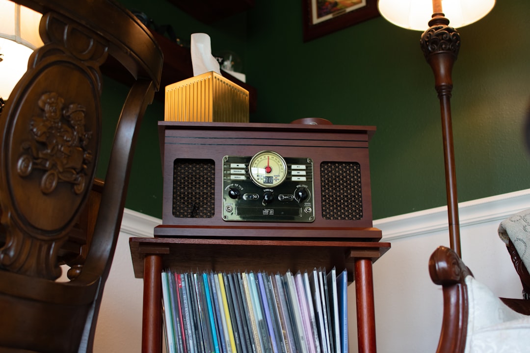 Beginner's Guide to Vintage HiFi: Where to Start With Analog Audio