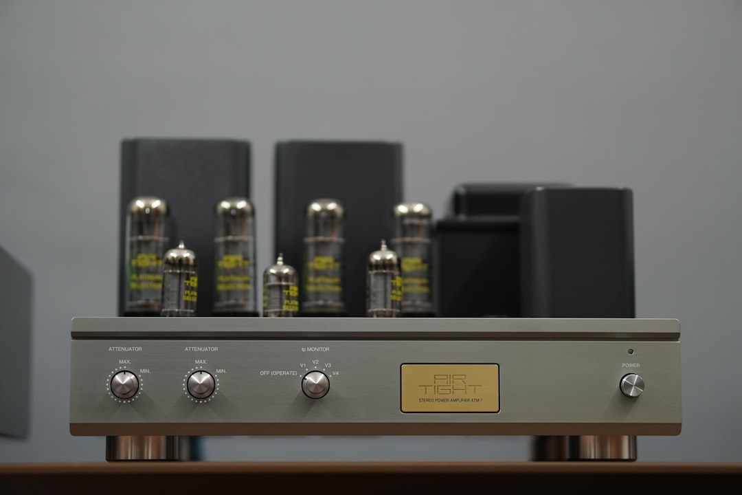 Identifying and avoiding vintage audio scams at thrift stores hero image